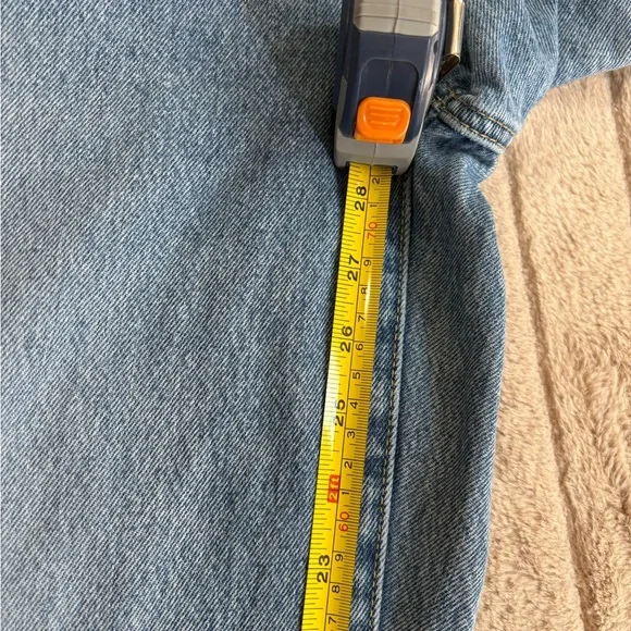Women’s Levi’s Jeans - Picture 4 of 12